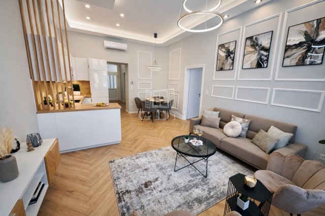 Eladó téglalakás, Budapesten, VII. kerületben 159 M Ft, 3 szobás