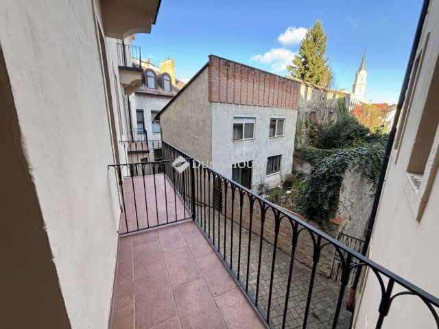 Eladó téglalakás, Sopronban 54.9 M Ft, 1 szobás