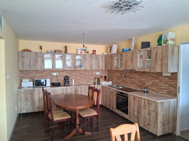 Eladó családi ház, Törökszentmiklóson 42 M Ft, 4 szobás