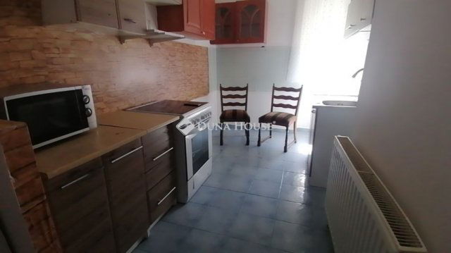 Eladó téglalakás, Komlón 16.9 M Ft, 2 szobás