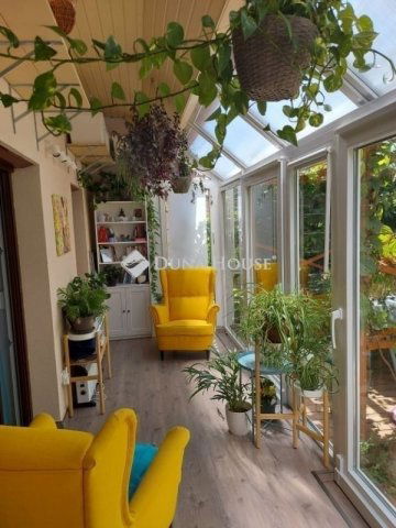 Eladó téglalakás, Sukorón 94.5 M Ft, 3 szobás