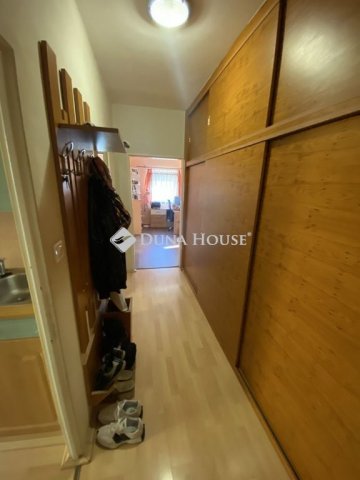 Eladó panellakás, Pécsett, Építők útján 45.8 M Ft, 3 szobás