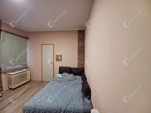 Eladó téglalakás, Debrecenben 35 M Ft, 1 szobás