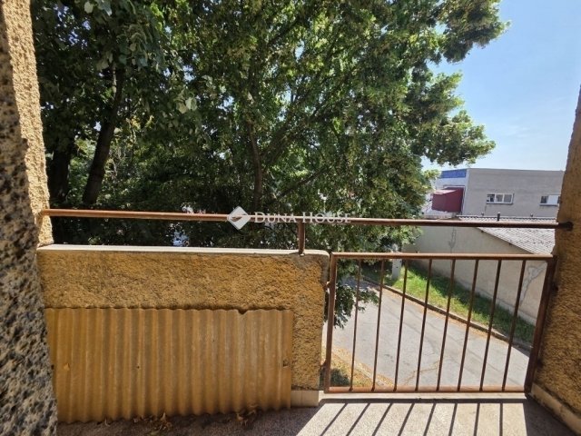 Eladó téglalakás, Pécsett 53.9 M Ft, 3 szobás