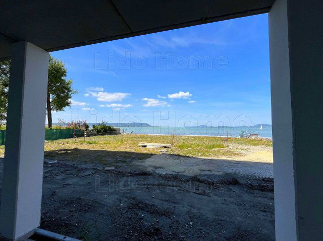 Eladó téglalakás, Balatonmáriafürdőn 129.9 M Ft, 6 szobás