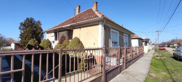 Eladó családi ház, Polgáron 32.9 M Ft, 3 szobás