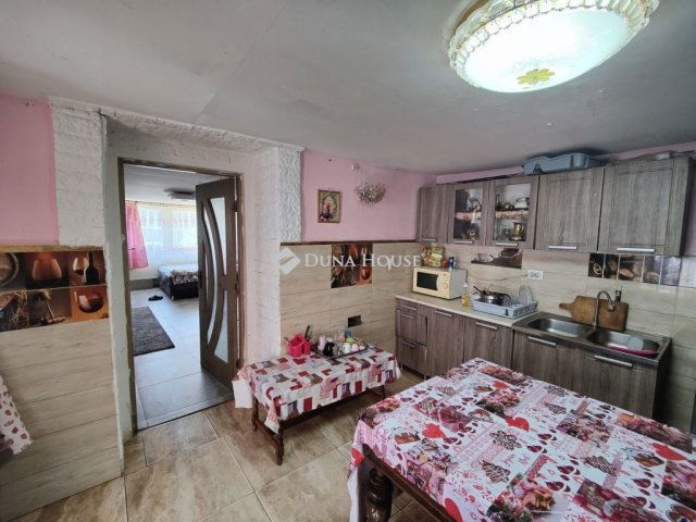 Eladó családi ház, Vácrátóton 33.5 M Ft, 3 szobás