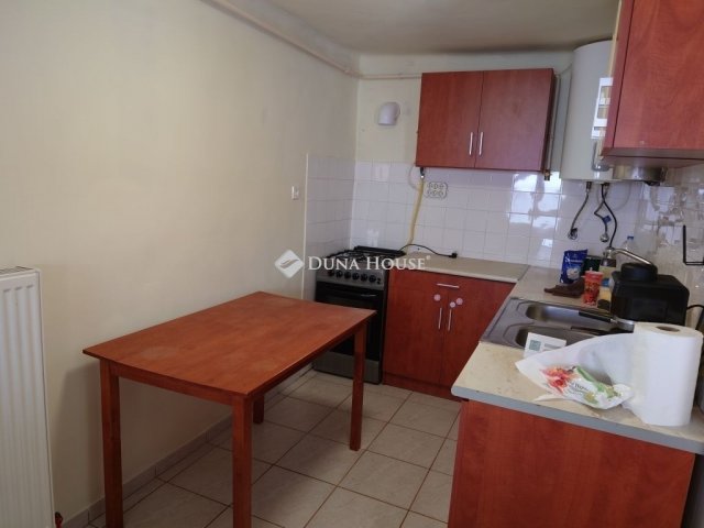 Eladó családi ház, Kiskunfélegyházán 29.9 M Ft, 1 szobás