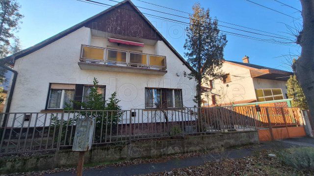 Eladó családi ház, Balatonföldváron 98 M Ft, 5 szobás