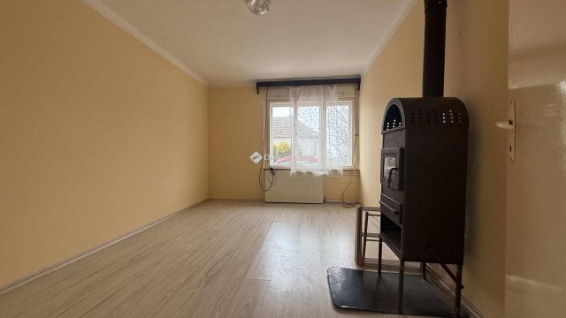 Eladó családi ház, Gersekaráton 21.9 M Ft, 2 szobás