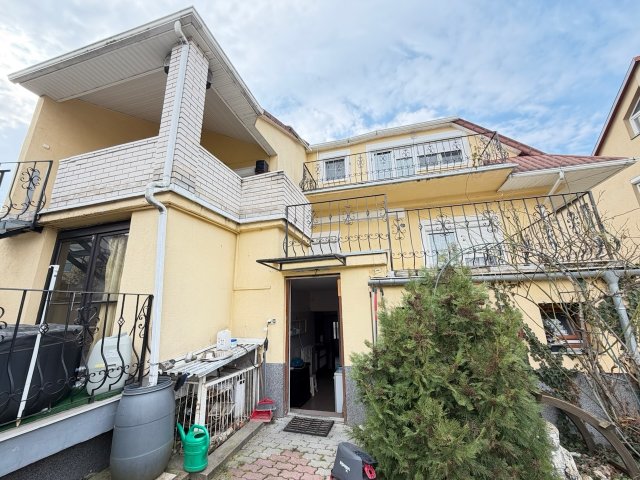 Eladó családi ház, Győrött 84.9 M Ft, 5 szobás
