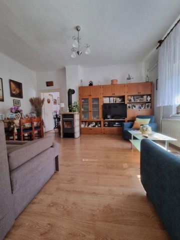 Eladó családi ház, Pápateszéren 43.99 M Ft, 2 szobás