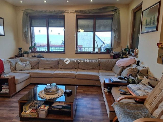 Eladó családi ház, Balatonalmádiban 230 M Ft, 7 szobás