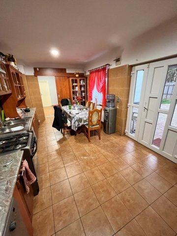 Eladó ikerház, Dunaújvárosban 84 M Ft, 3 szobás