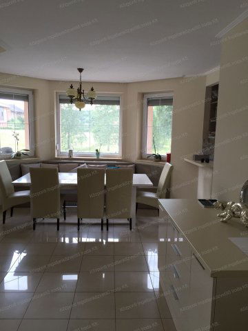 Eladó családi ház, Tatán 332.4 M Ft, 5 szobás