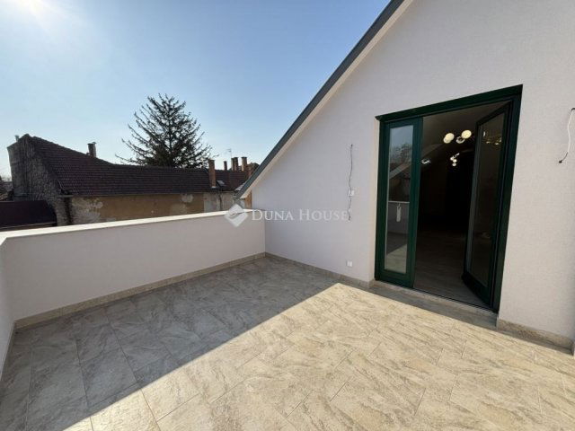 Eladó téglalakás, Kecskeméten 99 M Ft, 2 szobás