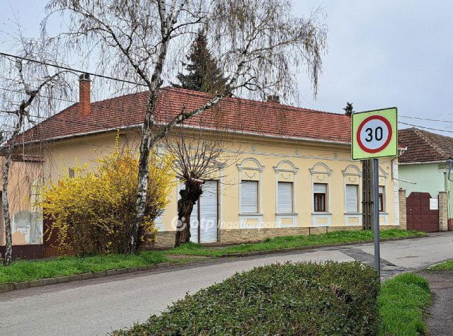 Eladó családi ház, Békésen 59.6 M Ft, 3 szobás