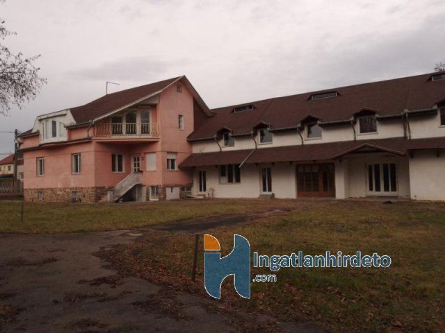 Eladó családi ház, Aszódon 160 M Ft, 15 szobás