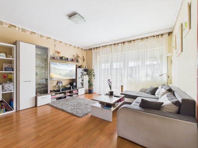 Eladó ikerház, Pécsett, Veréb dűlőn 74.9 M Ft, 1+5 szobás