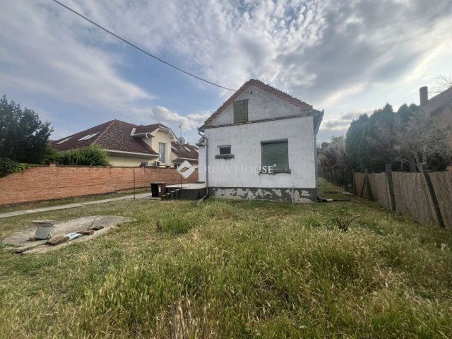 Eladó családi ház, Szegeden 130 M Ft, 3 szobás