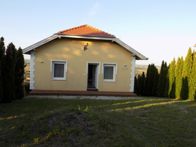 Eladó nyaraló, Nyúlon, Madarász utcában 79.9 M Ft, 1+2 szobás