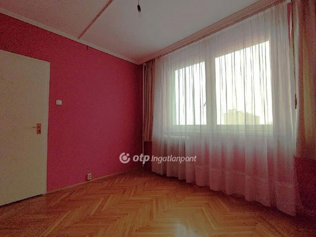 Eladó panellakás, Székesfehérvárott 61.9 M Ft, 1+2 szobás