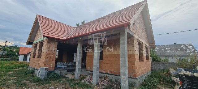Eladó családi ház, Nemesvámoson 109 M Ft, 2+3 szobás