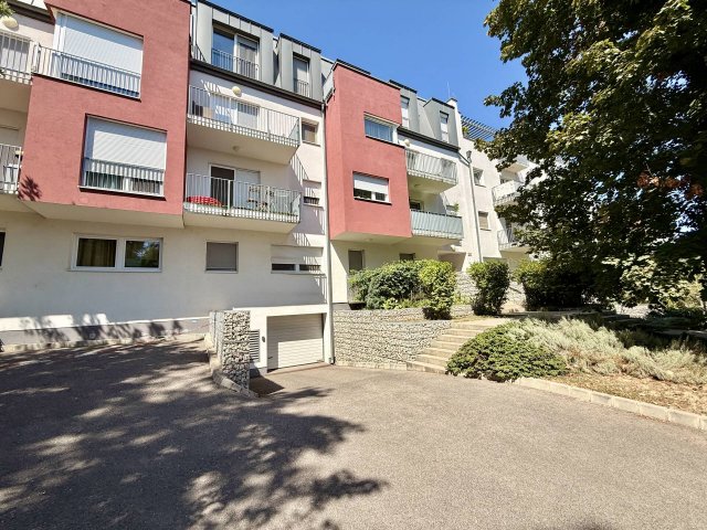 Eladó téglalakás, Pécsett 79.9 M Ft, 3 szobás