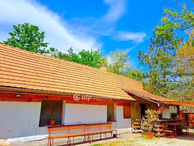 Eladó nyaraló, Lajosmizsén 32 M Ft, 2 szobás