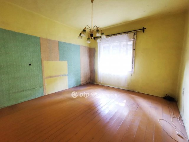 Eladó családi ház, Miskolcon 16 M Ft, 2 szobás