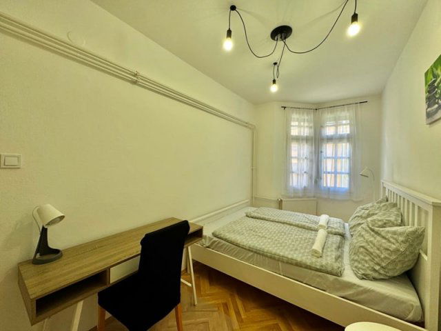 Kiadó téglalakás, albérlet, Pécsett, Mária utcában, 2 szobás