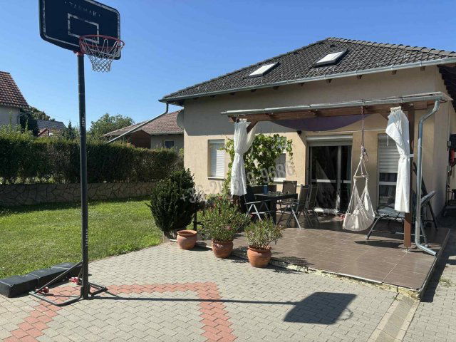 Eladó családi ház, Érden 129.9 M Ft, 5 szobás