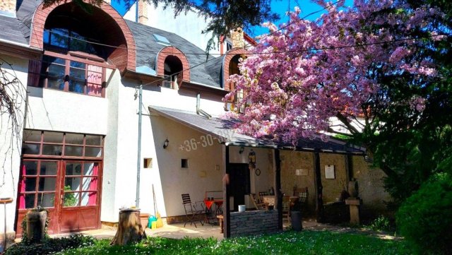 Eladó családi ház, Vácon, Barabás Miklós utcában 160 M Ft