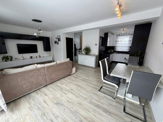 Eladó téglalakás, Vácon 89.5 M Ft, 1+3 szobás