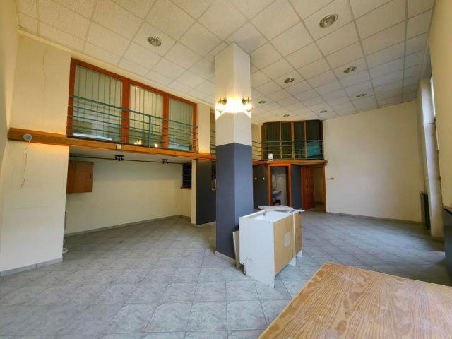 Eladó üzlethelyiség, XIII. kerületben, Vőlegény utcában