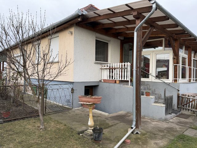 Eladó családi ház, Kisbajcson 74.9 M Ft, 4 szobás