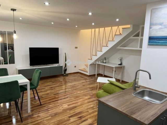 Eladó téglalakás, Budapesten, VI. kerületben 89.9 M Ft, 3 szobás