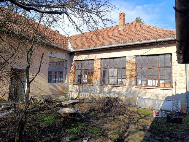 Eladó családi ház, Szegeden 65 M Ft, 4 szobás