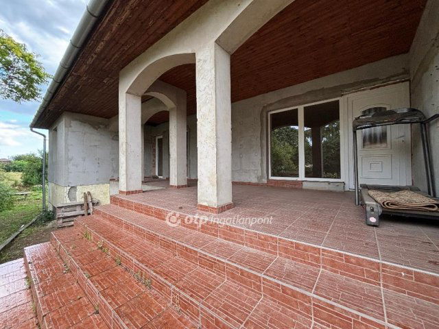 Eladó családi ház, Dombrádon 26.9 M Ft, 5 szobás