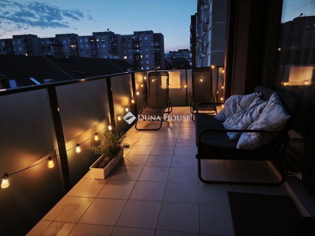 Eladó téglalakás, Budapesten, VIII. kerületben, Corvin sétányon