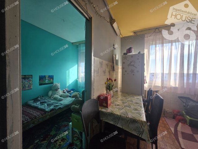 Eladó panellakás, Nagykőrösön 27.9 M Ft, 3 szobás