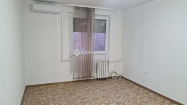 Kiadó panellakás, albérlet, Pécsett 170 E Ft / hó, 3 szobás