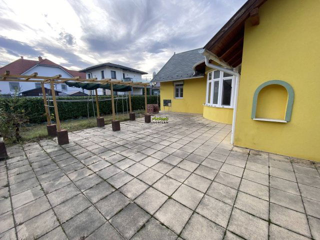 Eladó családi ház, Sopronban 124.9 M Ft, 6 szobás