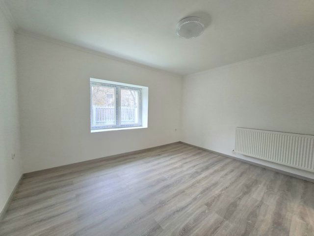 Eladó családi ház, Ercsiben 54 M Ft, 3 szobás