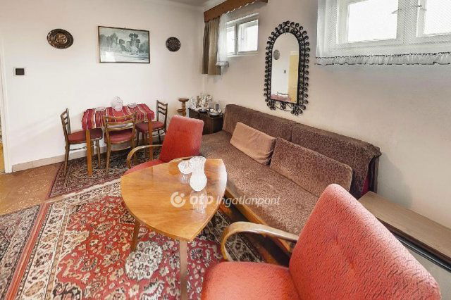 Eladó családi ház, Tatabányán 80 M Ft, 5 szobás