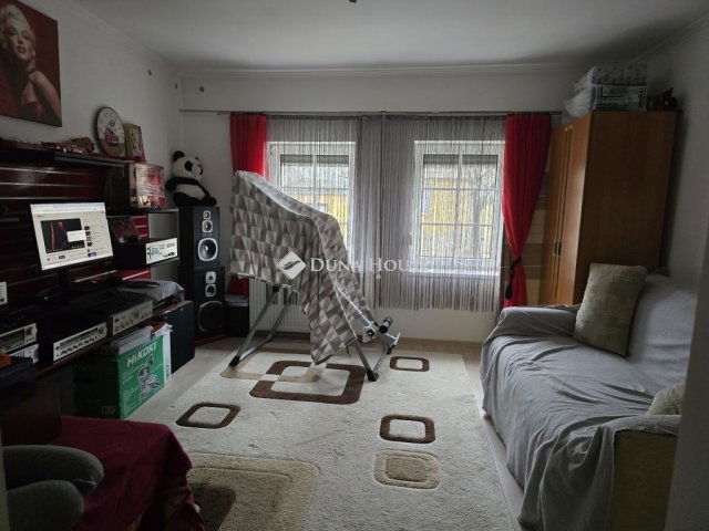 Eladó téglalakás, Vácon 35 M Ft, 1 szobás