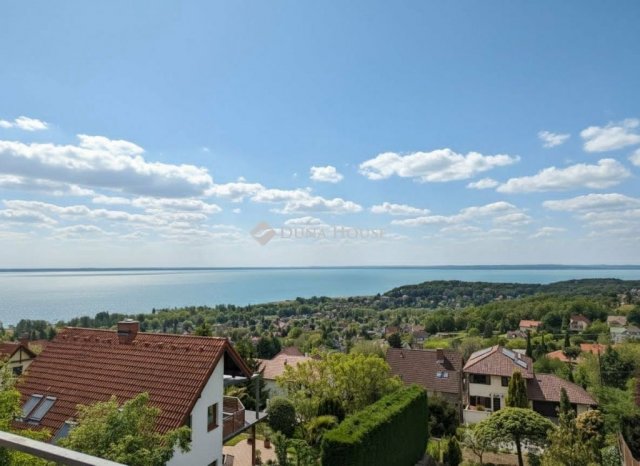 Eladó családi ház, Balatonalmádiban 199 M Ft, 9 szobás