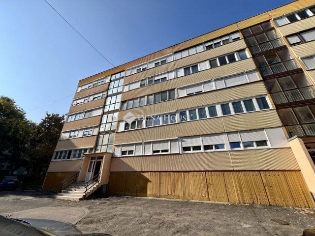 Eladó panellakás, Pécsett 44.9 M Ft, 2 szobás