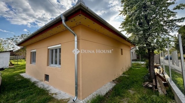 Eladó családi ház, Szigetszentmiklóson 73.5 M Ft, 3 szobás