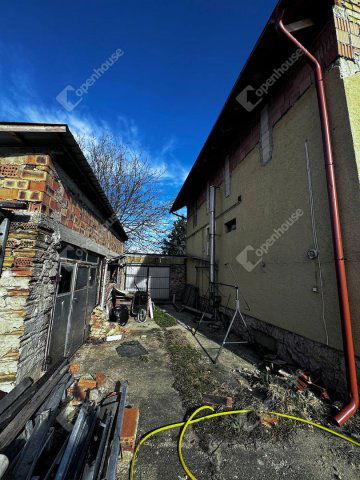 Eladó családi ház, Szomódon 65 M Ft, 9 szobás